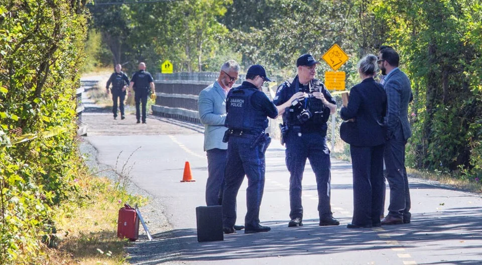 Body Found Near Galloping Goose; Death Not Considered Suspicious: Saanich Police Saanich police officers investigate after a body was found near the Galloping Goose Regional Trail near Burnside Road West on Thursday, Aug. 14, 2025. DARREN STONE, TIMES COLONIST