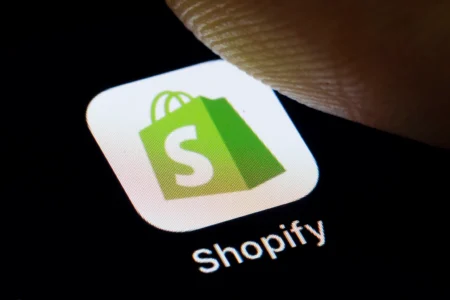 Shopify Outage Disrupts Cyber Monday Sales Shopify, Cyber Monday, e-commerce, outage, merchant operations