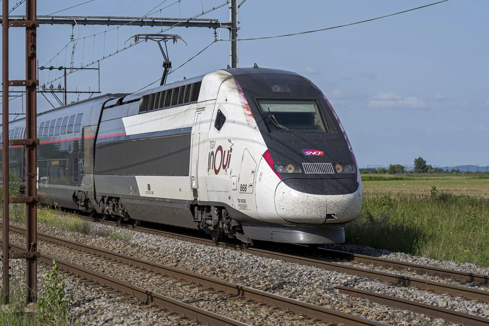 Alberta High-Speed Rail 2026 — Smith Launches Private-Sector Bids For Edmonton–Calgary Line 1 High-speed train at speed, the kind of service Alberta High-Speed Rail plans for the Edmonton-Calgary corridor