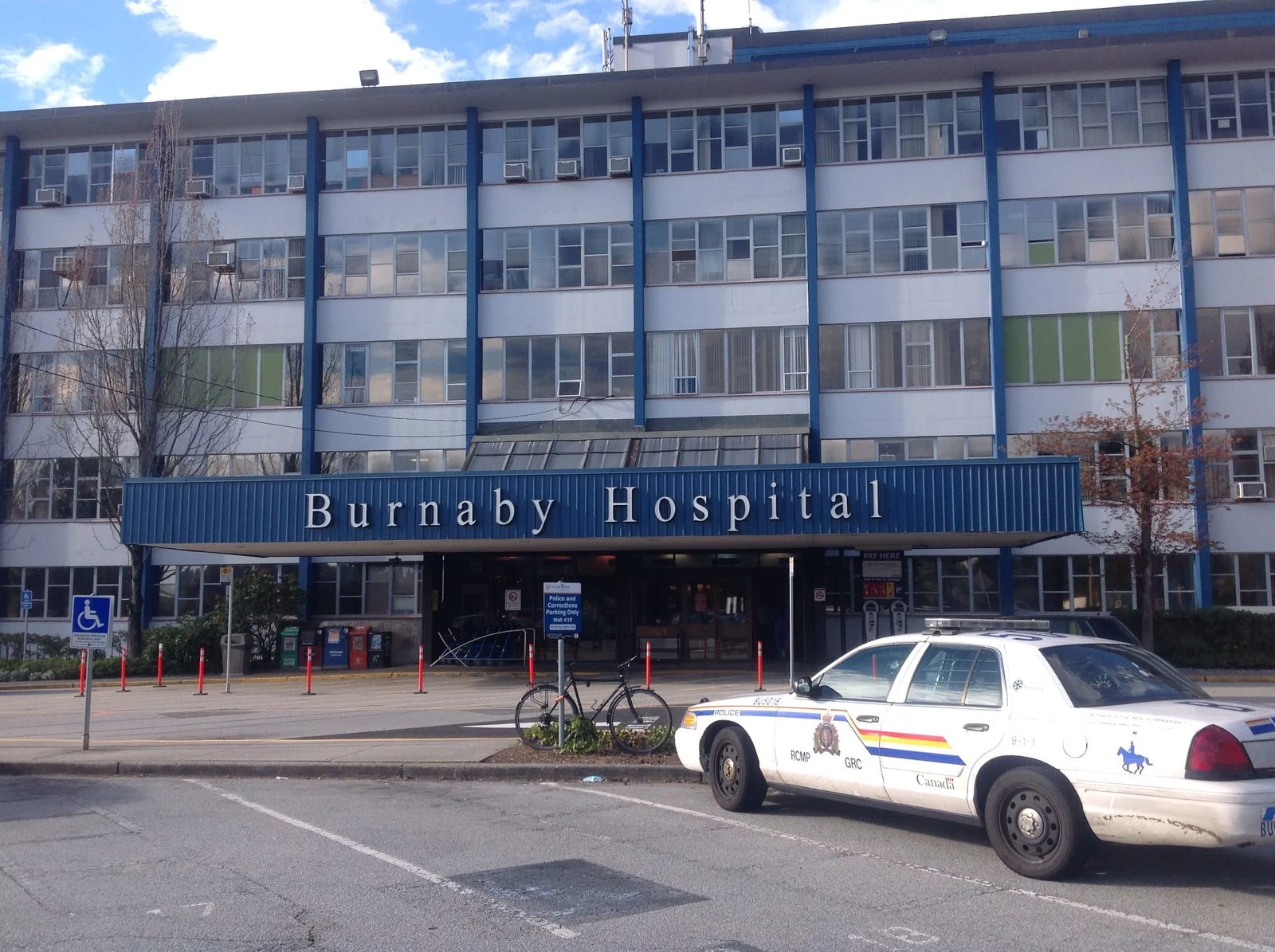 Burnaby Hospital Expansion 2026 — B.c. Puts $210M Into Restarting The Stalled Redevelopment In Three Phases 1 Entrance to Burnaby Hospital in Burnaby, B.C., as the Burnaby Hospital Expansion restarts with $210 million in new funding