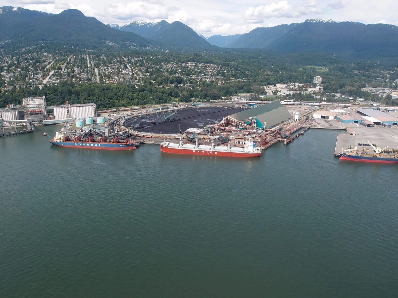 Canpotex Neptune Terminal Upgrade — Saskatchewan Pumps $500 Million Into Port Of Vancouver Potash Hub Bulk carriers loading at Neptune Bulk Terminals in Vancouver Harbour, the hub of the Canpotex Neptune Terminal Upgrade