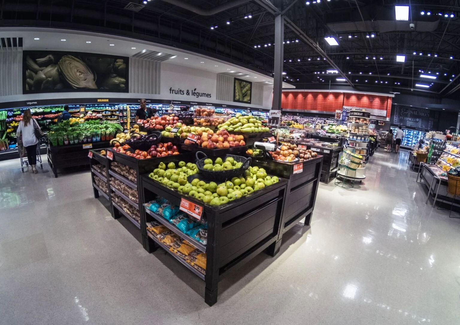 Metro Laval Strike Ends 2026 — 550 Workers Ratify Deal After Six-Month Produce Warehouse Walkout Produce displays inside a Metro grocery store as the Metro Laval Strike comes to an end.