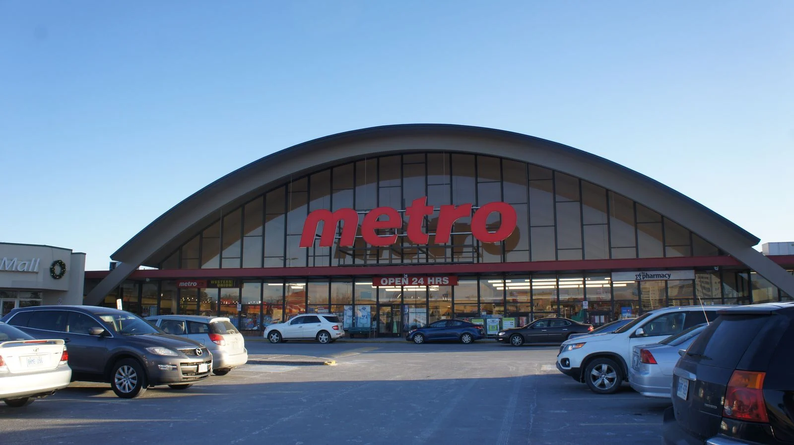 Metro Laval Strike Ends 2026 — 550 Workers Ratify Deal After Six-Month Produce Warehouse Walkout 2 Metro storefront exterior with the red Metro logo