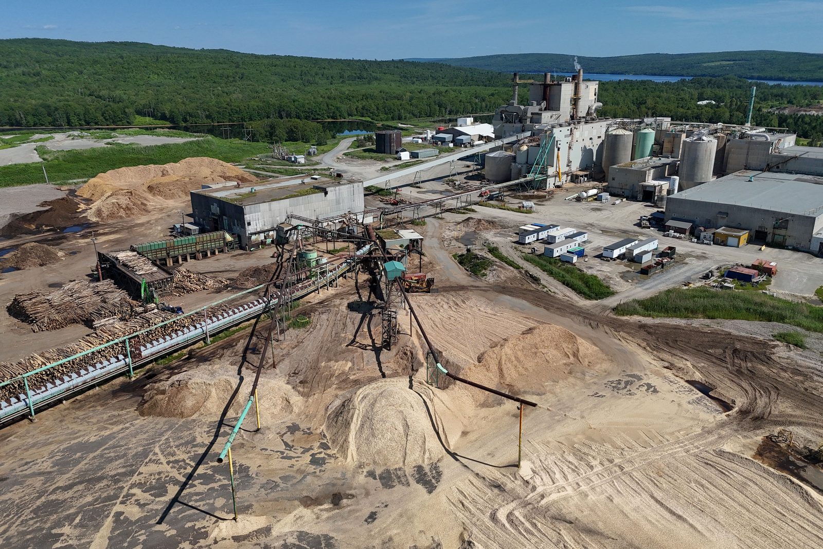 Nackawic Pulp Mill Shutdown 2026 — Av Group Idles Mill, 350 Jobs At Risk 1 The Nackawic Pulp Mill complex on the Saint John River in New Brunswick