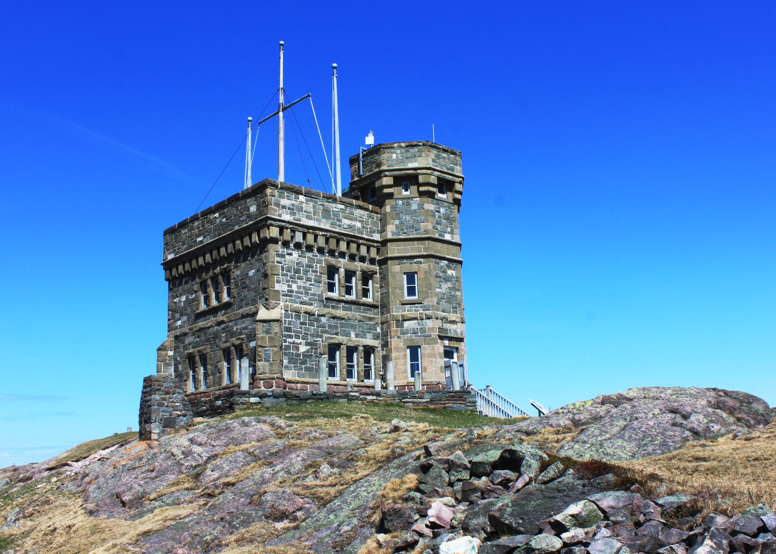 Newfoundland Wind Storm 2026 — Weekend Gusts Knock Out Power Across The Island 1 Coastal waves during the Newfoundland Wind Storm of September 2026