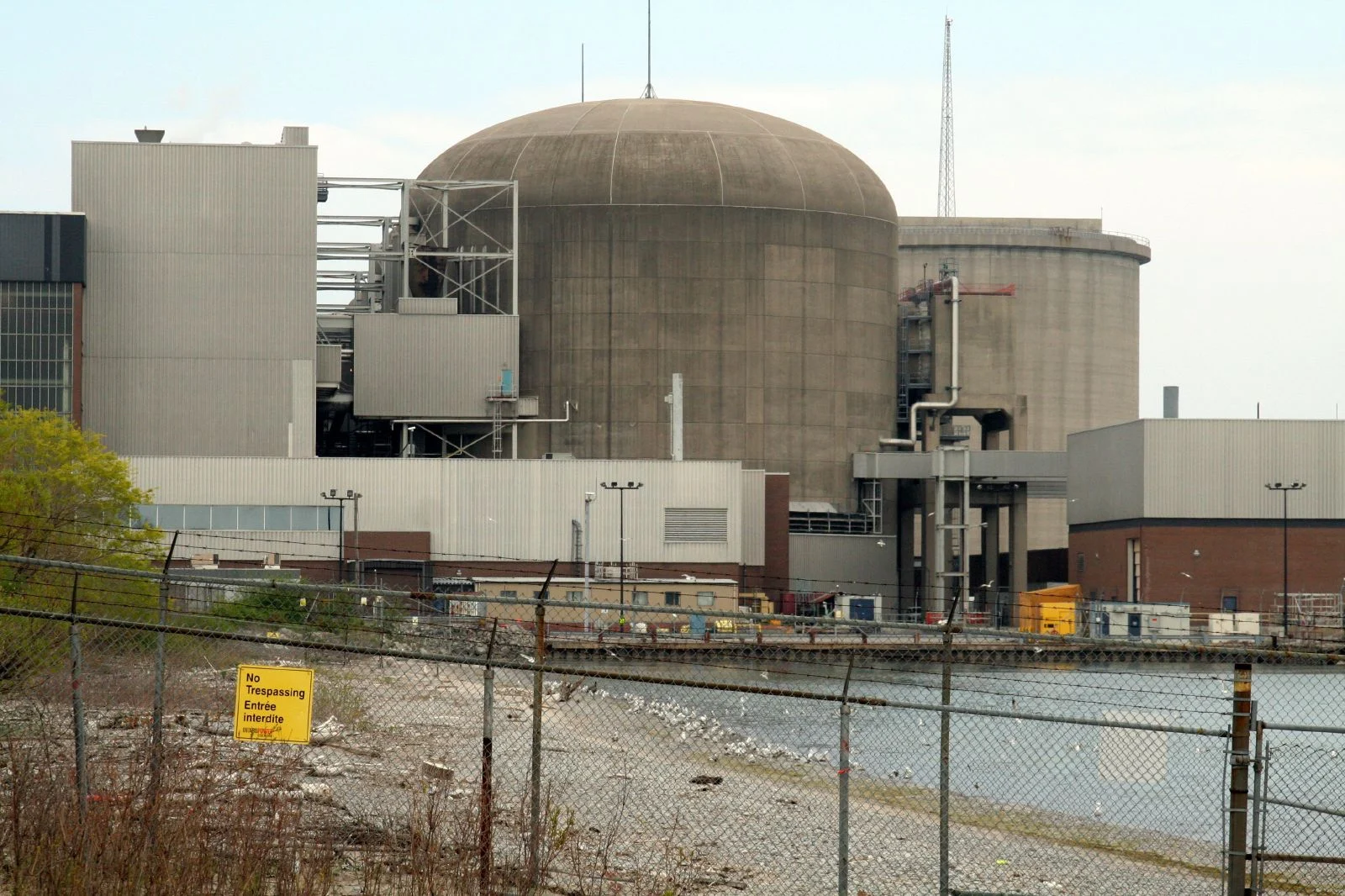 Point Lepreau Shutdown Heavy Water Leak 2026 — 200 Litres Lost, Plant Down Again 1 A CANDU reactor of the same design family as Point Lepreau, pictured during the Point Lepreau Shutdown Heavy Water Leak outage