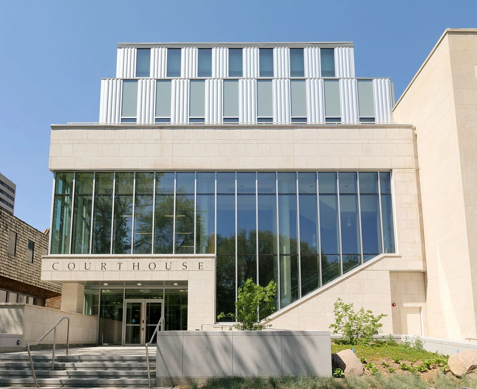 Quewezance Sisters New Appeal 2026 — Justice Minister Orders Fresh Look At 1994 Murder Convictions 1 Saskatoon Court of Queen's Bench on Spadina Crescent East