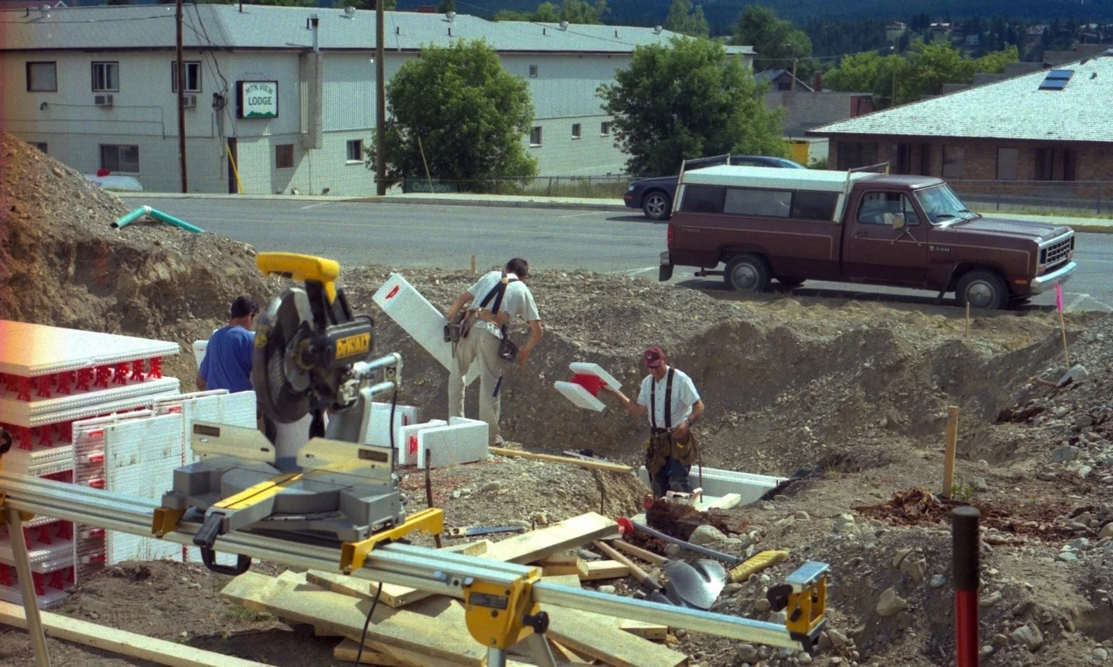Saskatchewan Construction Week 2026 — 55,900 Workers, 12% Job Growth, And A Province On The Build 3 Saskatchewan Construction Week 2026: construction workers with tools at a house construction site