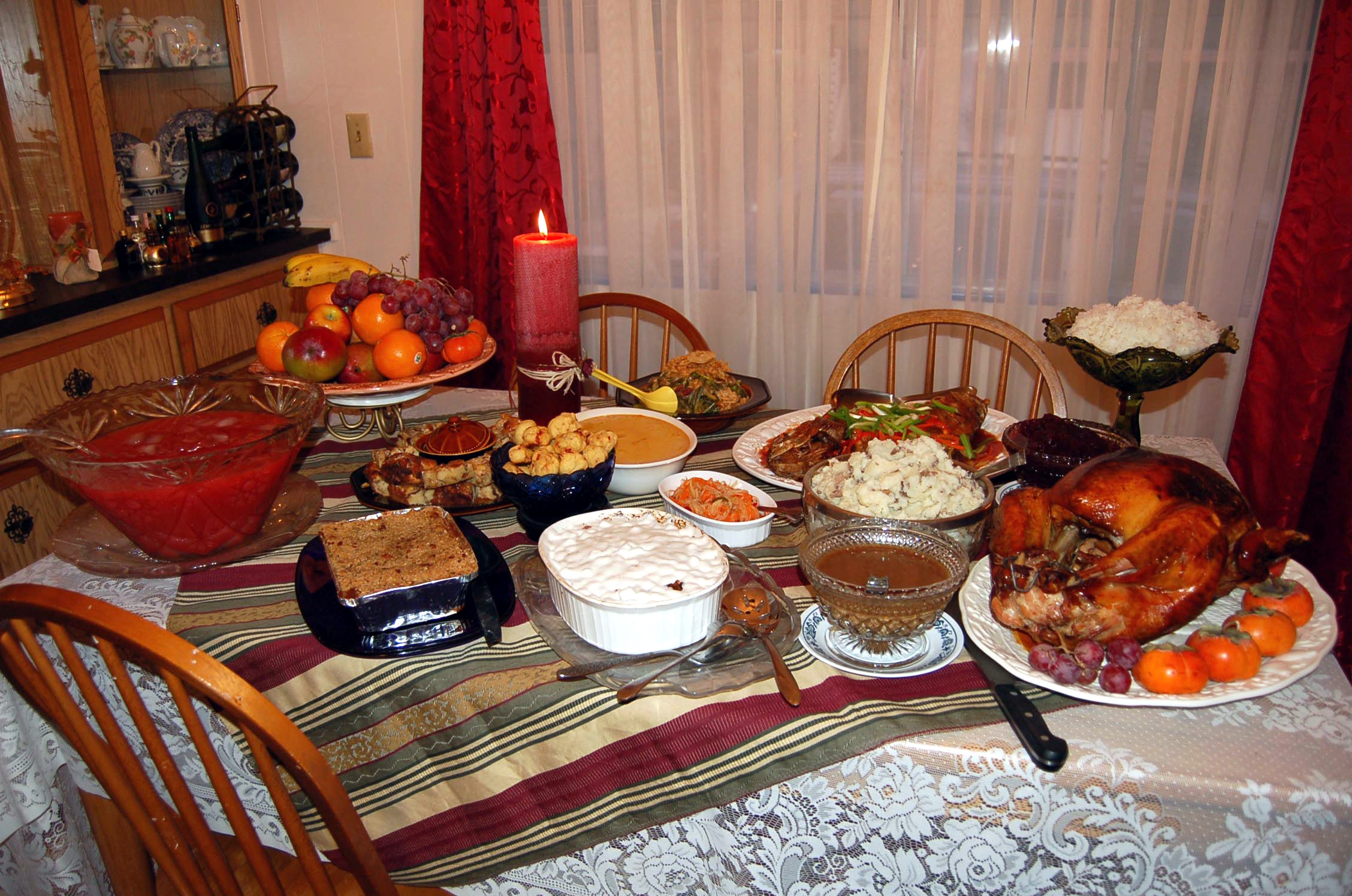 Canadian Thanksgiving 2026 — October 12 Date, Winnipeg Open-And-Closed Guide And Travel Tips 1 Roast turkey with gravy, cranberry sauce and sides — Canadian Thanksgiving 2026 dinner table