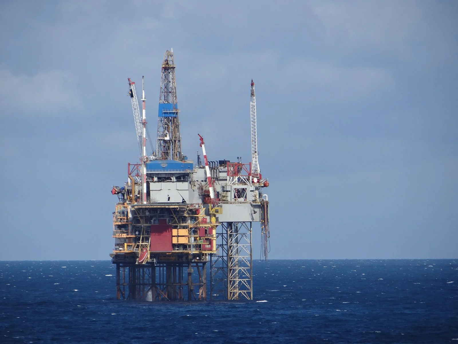 Tim Houston Heads To London 2026 — Nova Scotia Pitches Offshore Energy At World Energies Summit 3 Offshore oil rig similar to platforms Tim Houston hopes to attract to Nova Scotia