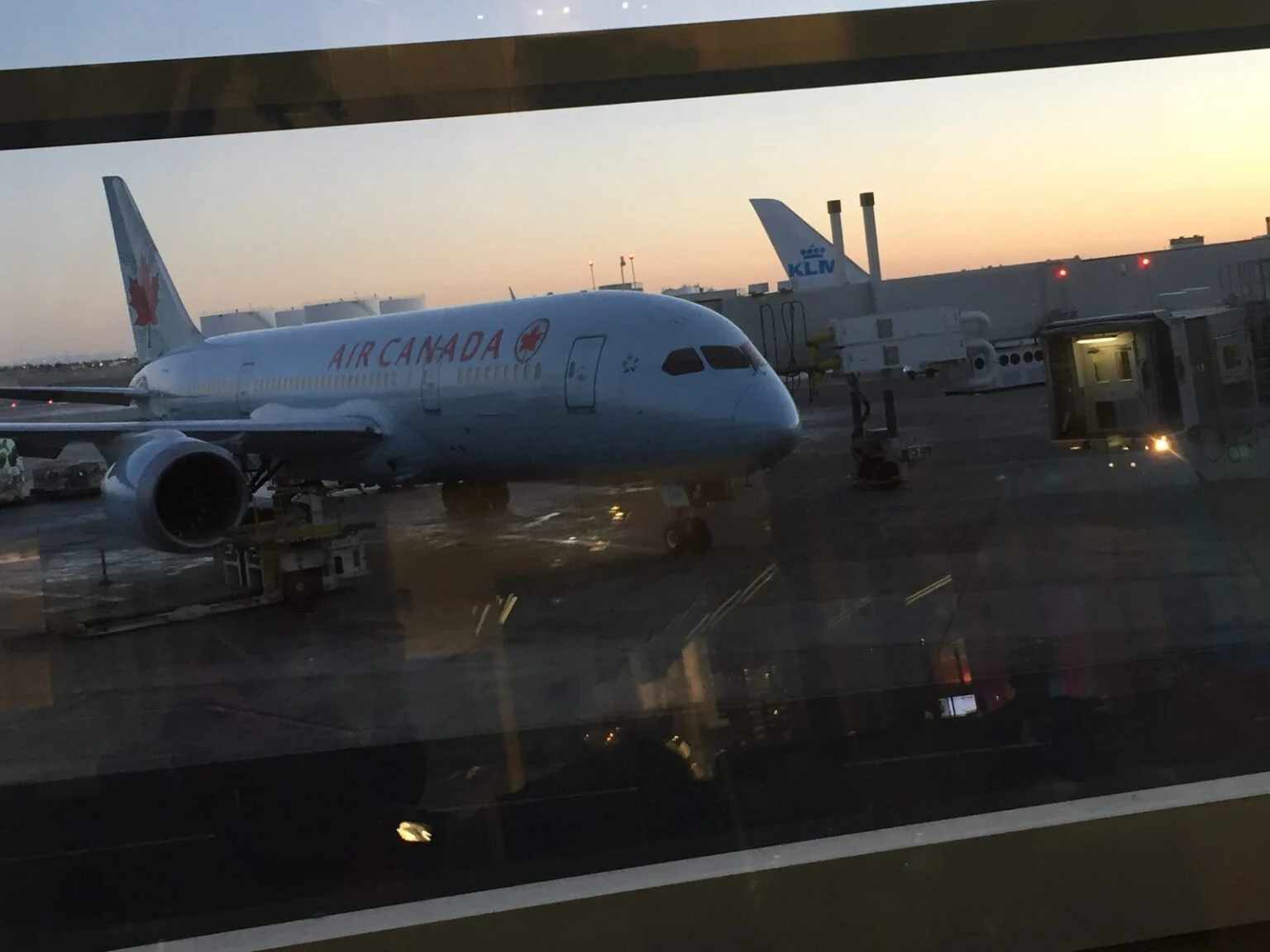 Air Canada Montreal Delhi 2026 — Winter Schedule Trimmed, Delhi Route Ends A Month Early Air Canada Boeing 787-9 at the gate — the Air Canada Montreal Delhi route drops to 4 weekly flights this winter