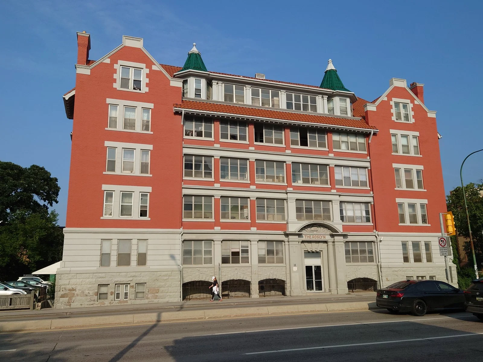 Manitoba Above-Guideline Rent Hikes 2026: Kinew Slashes Landlord Increases By 40 Per Cent 2 Roslyn Court Apartments, a historic Winnipeg rental building