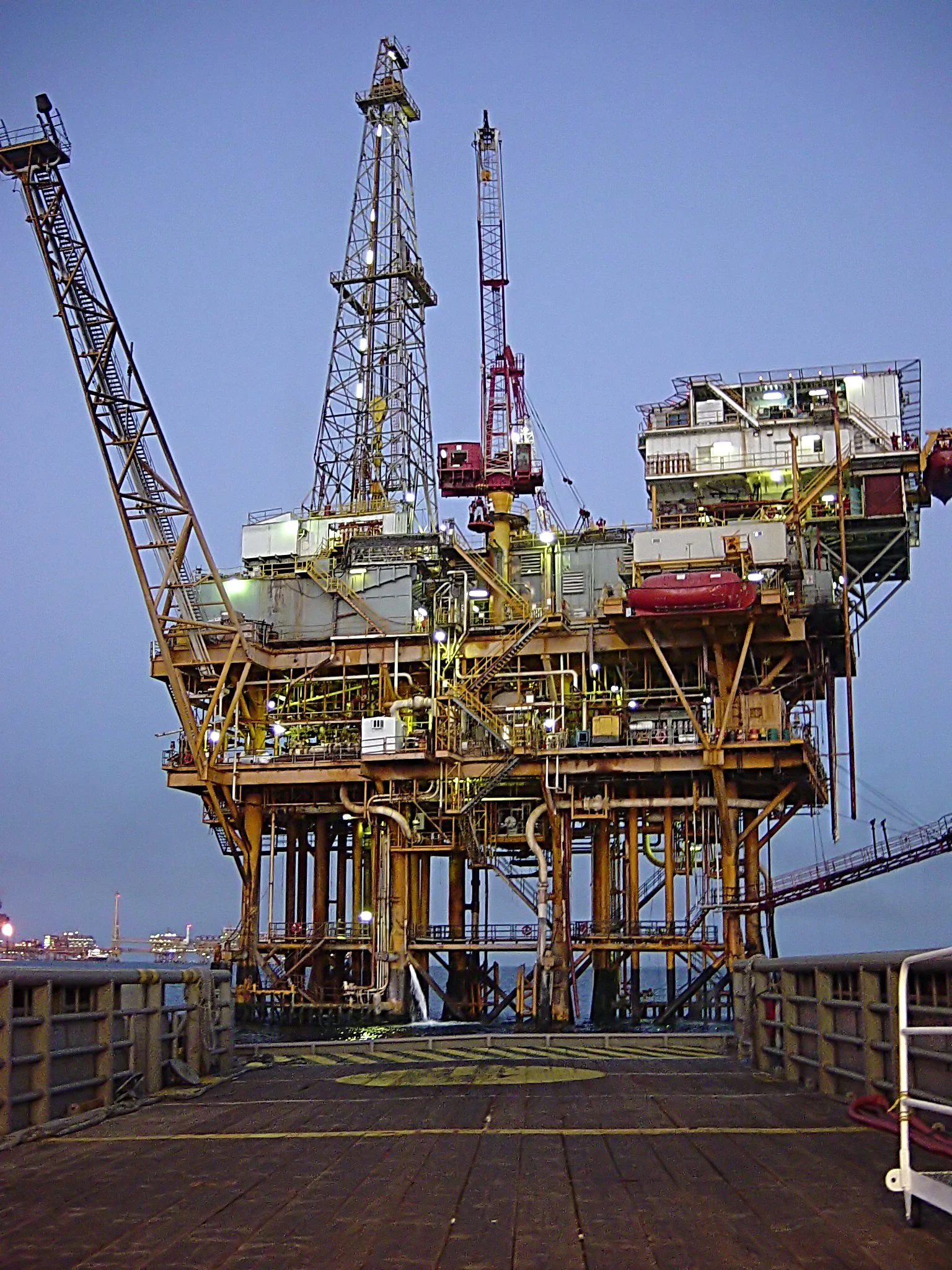 Suncor Ithaca Deal 2026 — $1.55 Billion Exit From East Coast Oil, Buybacks Jump 3 Offshore oil platform at dusk, as Ithaca Energy takes on East Coast assets in the Suncor Ithaca Deal